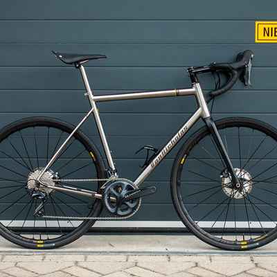 Yukon Disc de praktische titanium toerfiets en lange afstandsfiets met schijfremmen Van Nicholas